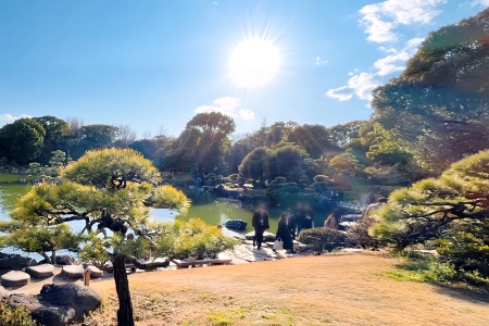 写真：庭園散策の様子