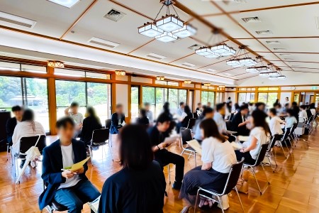 写真:1対1のトークタイムの様子